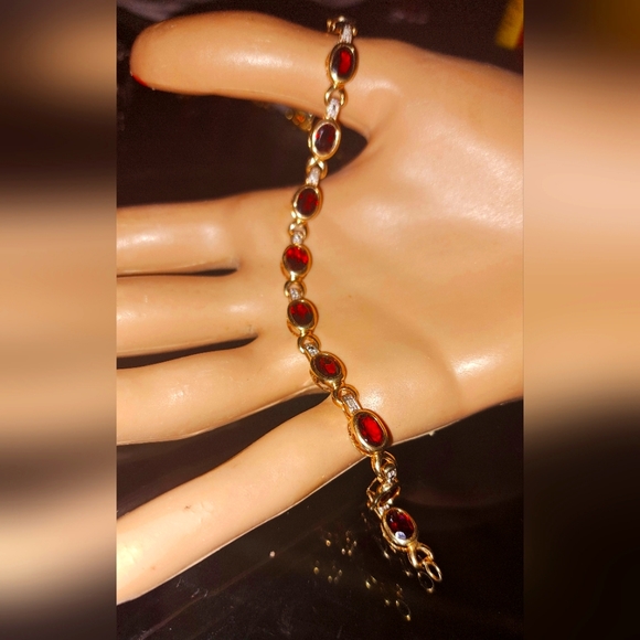 Beautiful 10k solid yellow gold Garnet bracelet - Picture 1 of 2